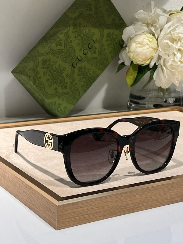 Gucci Sunglasses 73